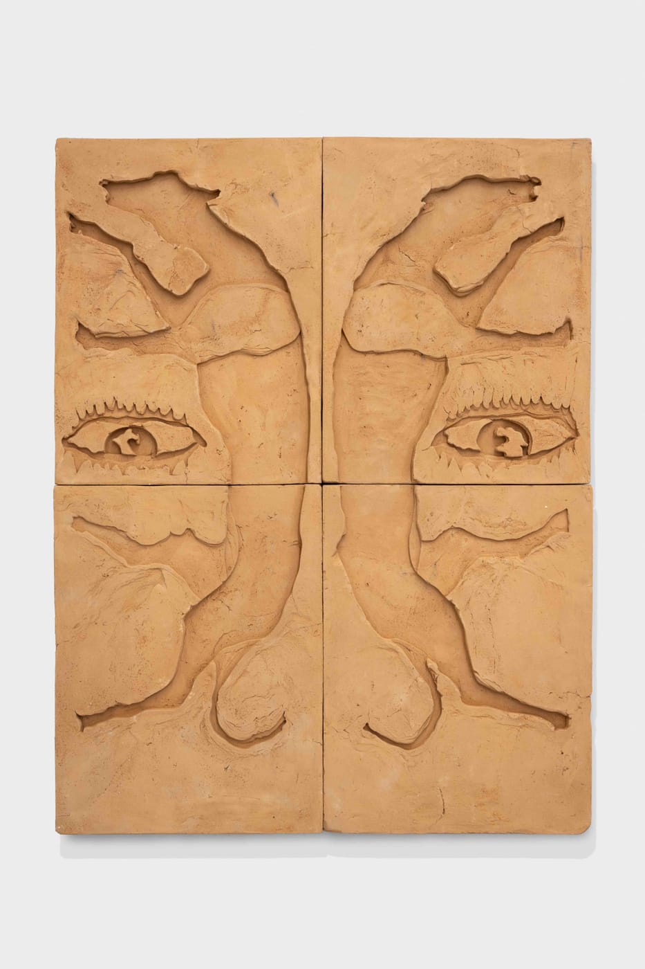 Tomás Díaz Cedeño – Wearing a mask 01 – bassorilievo in terracotta