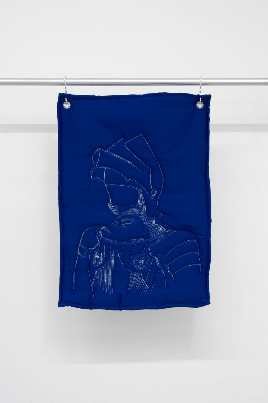 Simona Andrioletti –  If you feel me, I am you (Bust with helmet and cuirass) – hand-drawn machine quilting on padded fabric, custom hooks