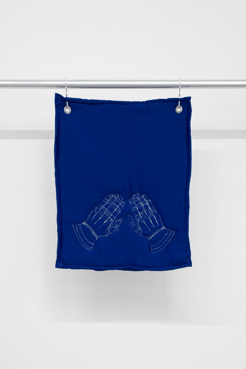 Simona Andrioletti – If you feel me, I am you (Gauntlets, hand vulva symbol) – hand-drawn machine quilting on padded fabric, custom hooks